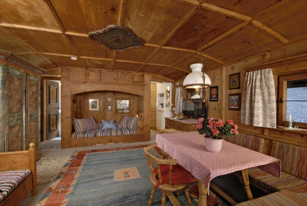 Ferienhaeuser Reither Almen Reith im Alpbachtal Chambre photo